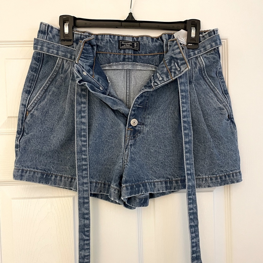 Abercrombie and Fitch paperbag shorts